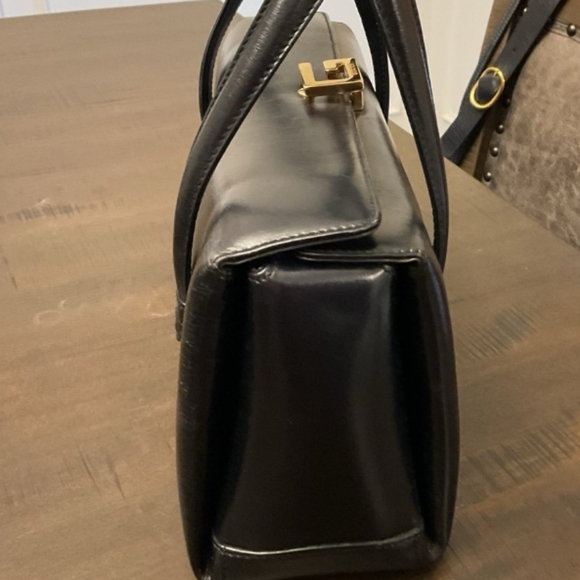 Auth Gucci Vintage Handbag 😍 - Picture 10 of 12